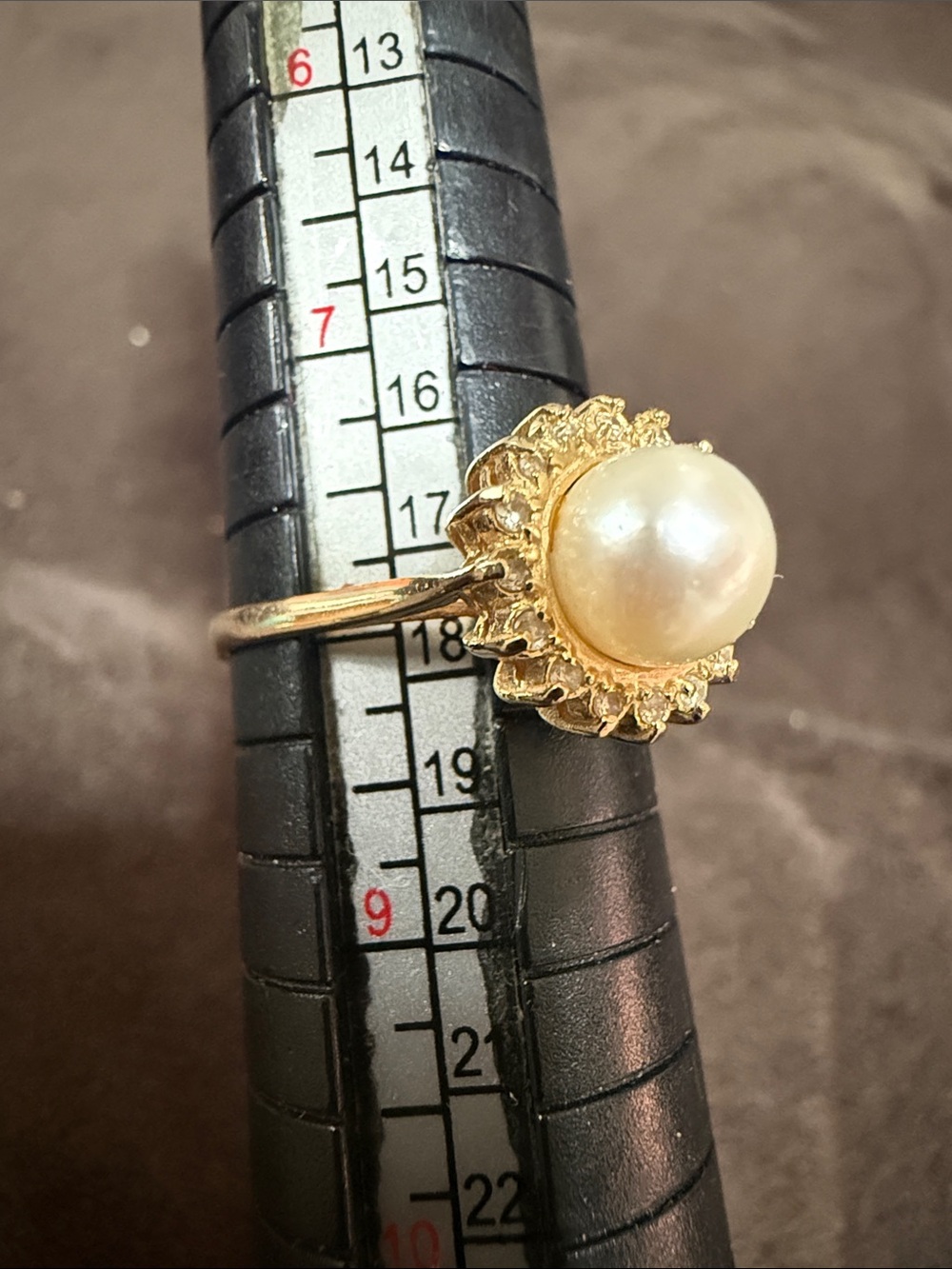 14k Gold Pearl Statement Ring with diamonds size 8